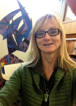 Art Librarian Liv Valmestad takes an iPhone selfie