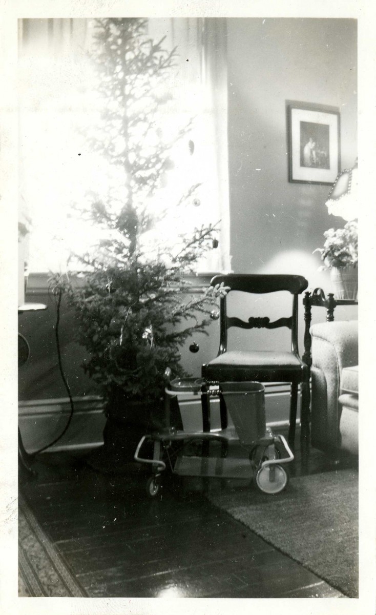Photograph taken in 1933 of a christmas tree set up in the living room of the Home Economics Practice House.