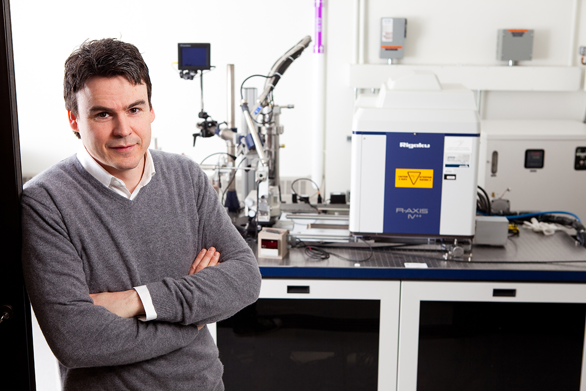 Mark in front of the X-ray diffractormeter that is used to investigate protein structure in atomic-scale detail