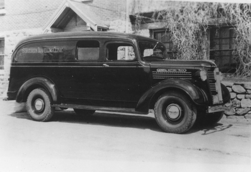 The Sanatorium Traveling Clinic van made the rounds to treat tuberculosis patients in the mid-20th century. // PHOTO FROM UNIVERSITY OF MANITOBA COLLEGE OF MEDICINE ARCHIVES