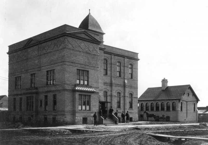 The Medical College building at Kate Street and McDermot Avenue, circa 1896. // PHOTO FROM UNIVERSITY OF MANITOBA COLLEGE OF MEDICINE ARCHIVES
