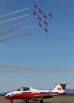 An airshow fly-by from the Snowbirds.