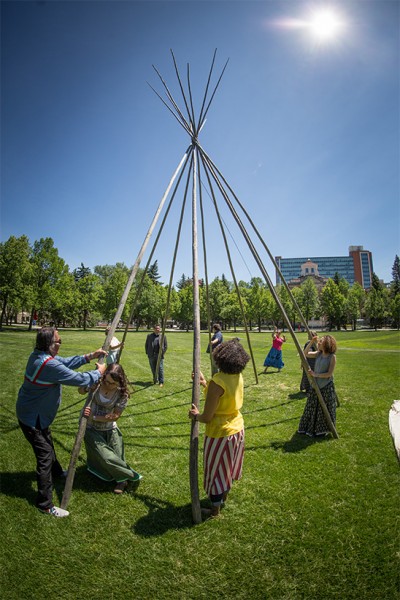 students-on-aboriginal-day-at-u-of-m-mike-latshislaw