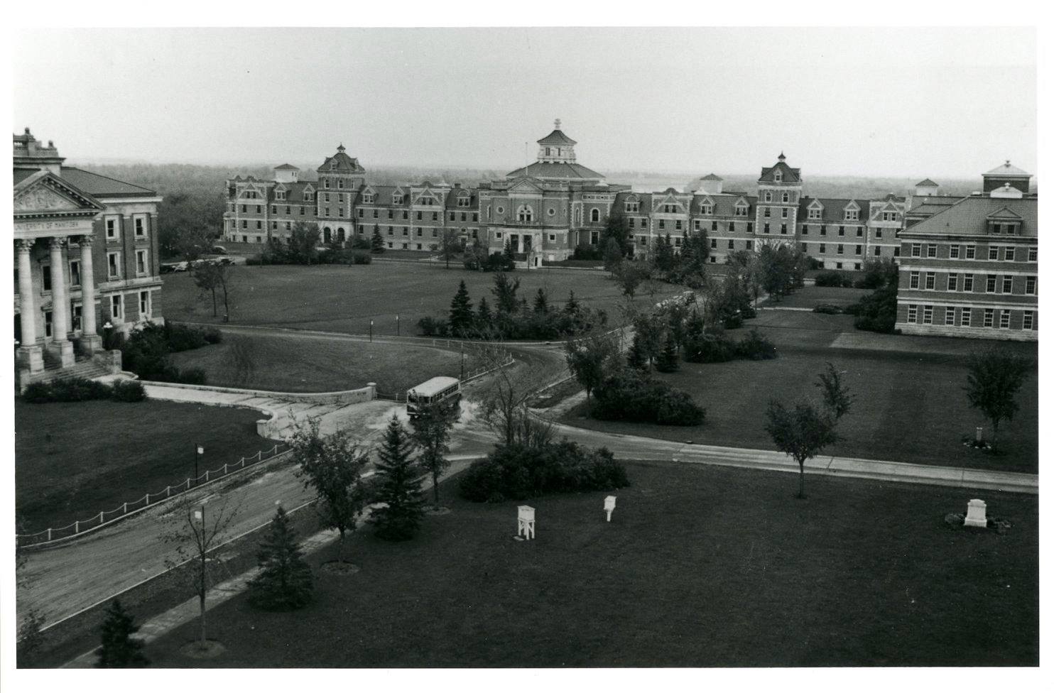 A view of the Avenue of Elms. Part of the Administration building is visible on the far left and Tache Hall is in the background. Source: University Relations and Information Office fonds