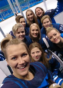 Venla, front-left, with teammates from Finland's women's hockey team in Pyeongchang.// Photo by @VenlaHovi on Twitter.