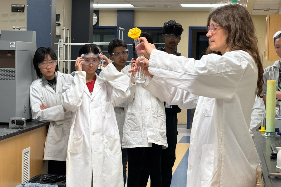 Participants of the SHAD 2025 doing experiments in the Chemistry lab.