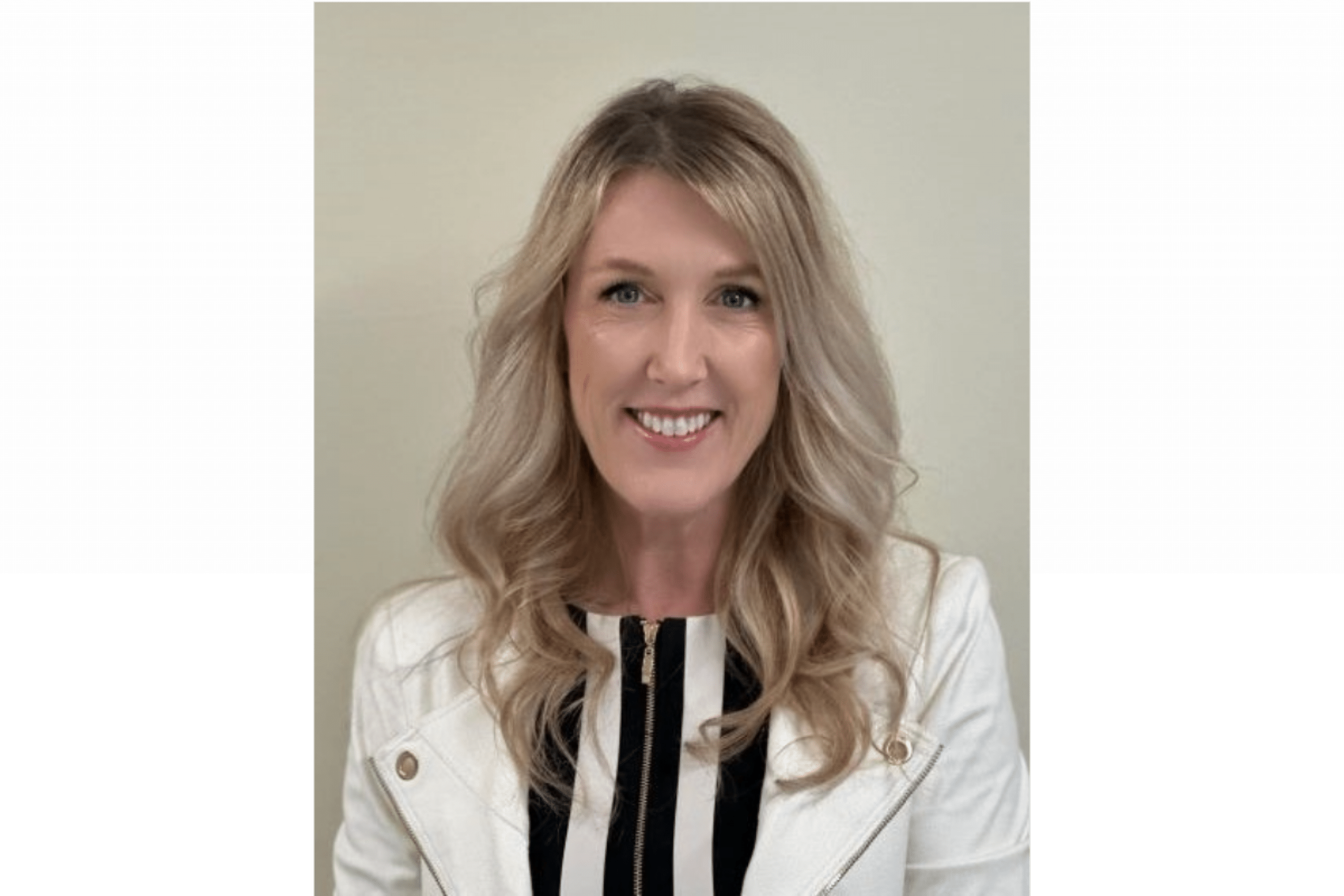 Headshot image of Dr. Lisa Miller.