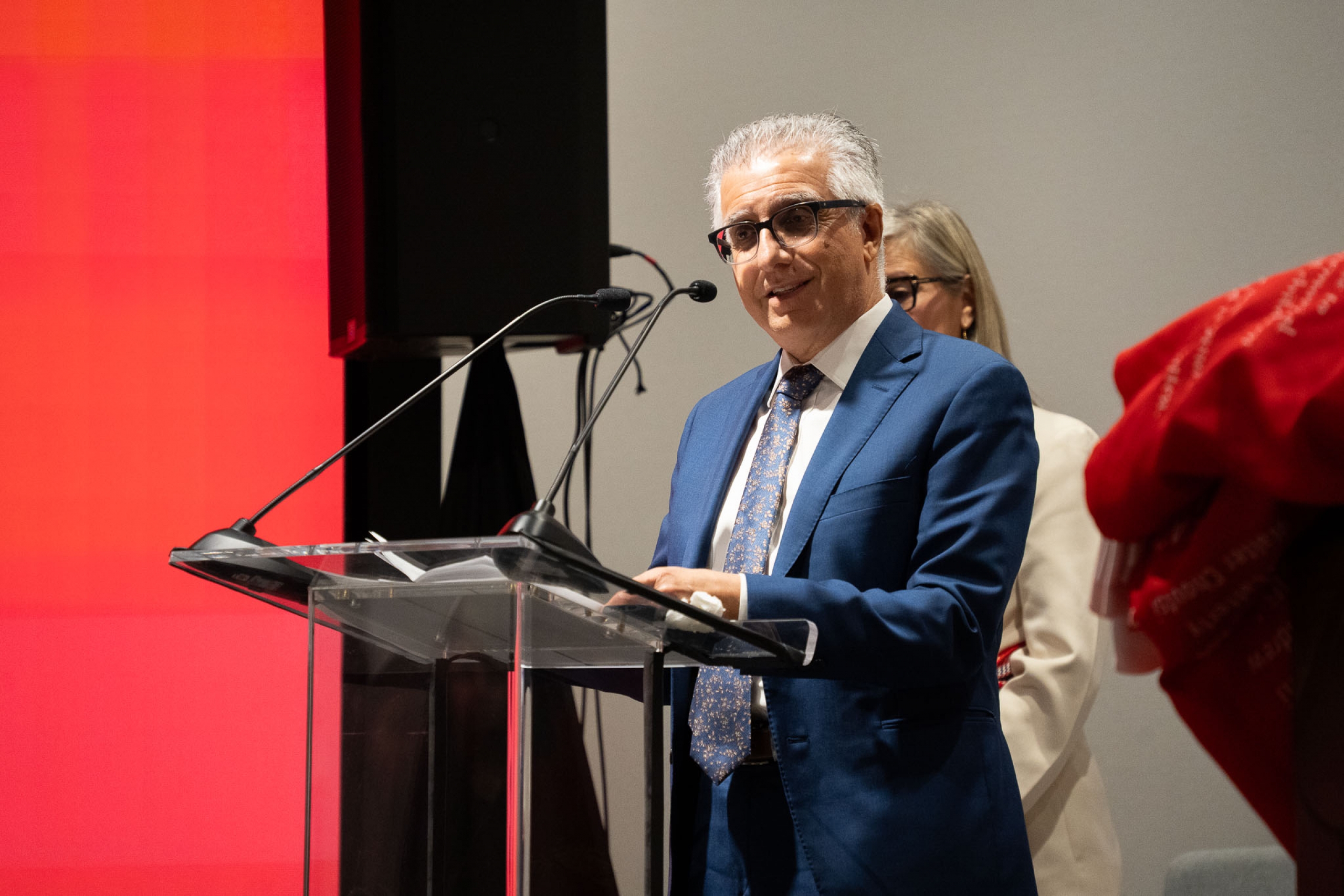 Michael Benarroch at podium