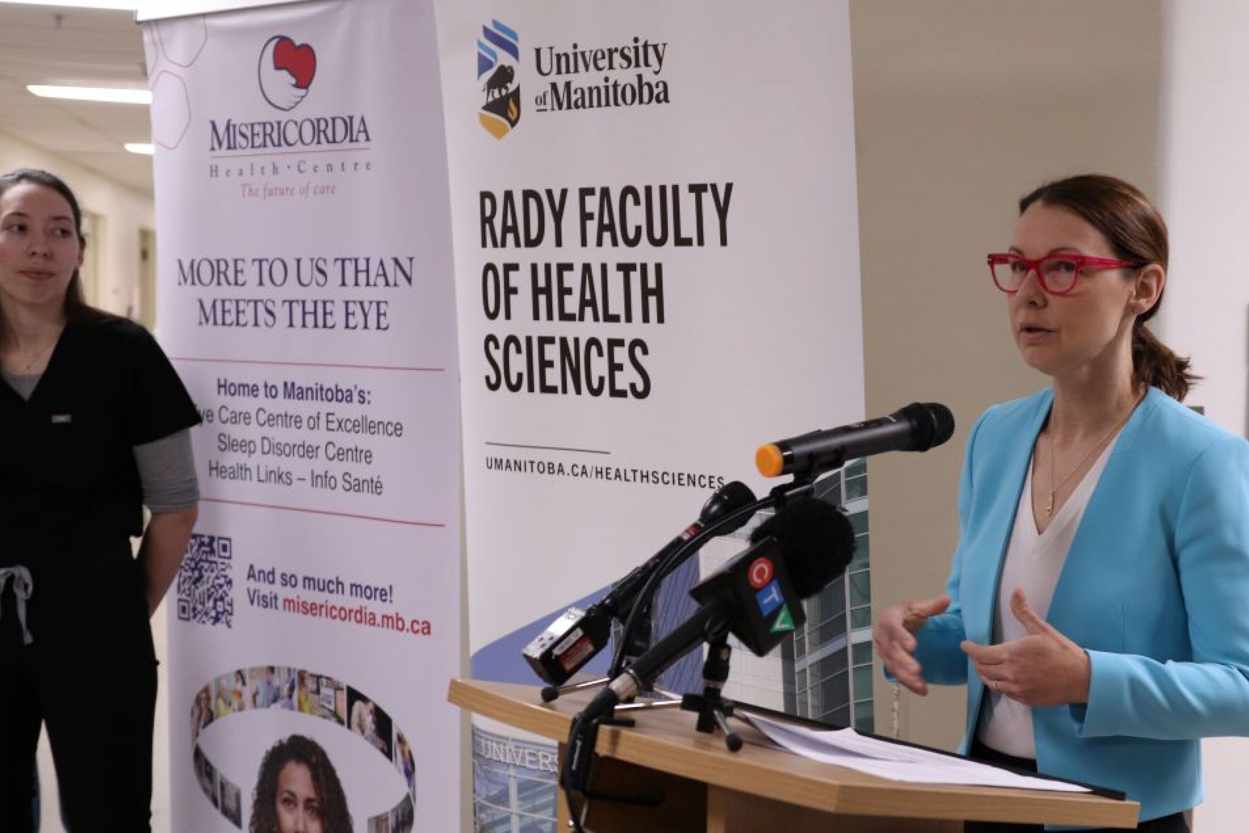 Dr. Nancy Porhownik, sleep specialist and UM faculty member, speaking at the podium.