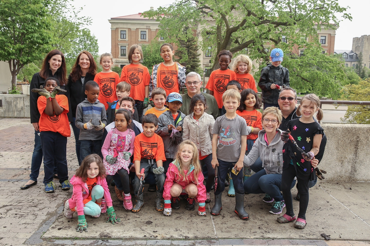 Members of the University of Manitoba's senior administration, including President and Vice-Chancellor David Barnard, Provost and Vice-President (Academic) Joanne Keselman, Associate Vice-President (Administration) Andrew Konowalchuk and Vice-President (External) John Kearsey with students from École St. Avila on Campus Beautification Day, May 27, 2016. // Photo by Mike Latschislaw