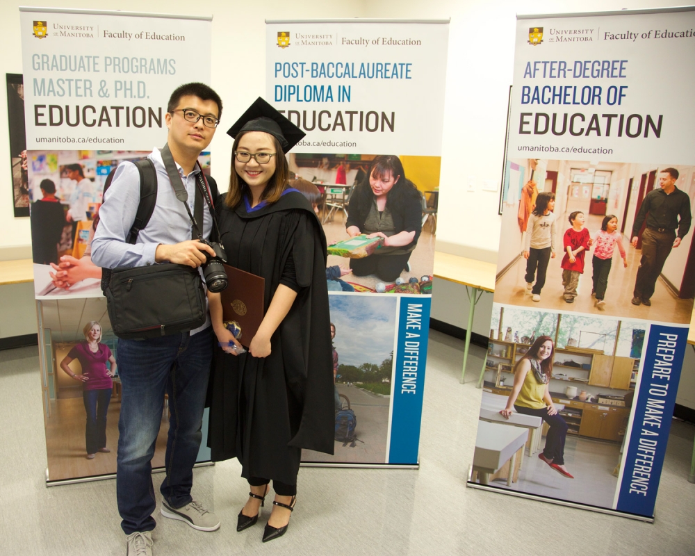 Deyang Ji congratulates graduate Ruolan Geng.