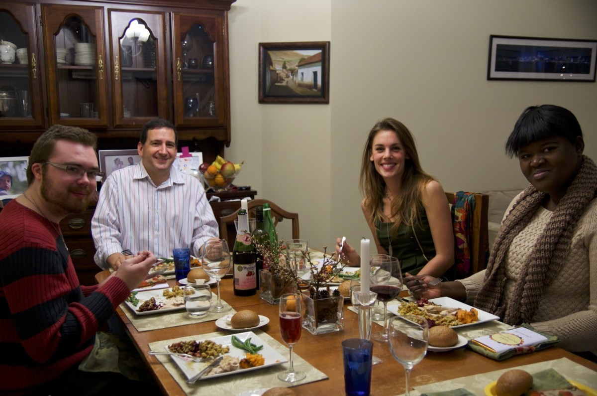 Thanksgiving dinner with U.S. students.