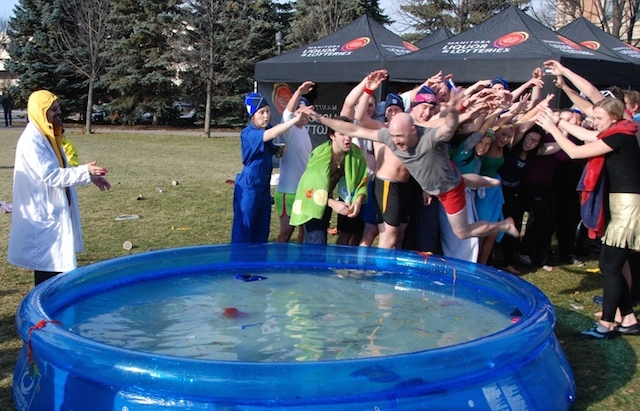 Radio host Ace Burpee jumps into icy water to raise money alongside U of M students for the United Way.