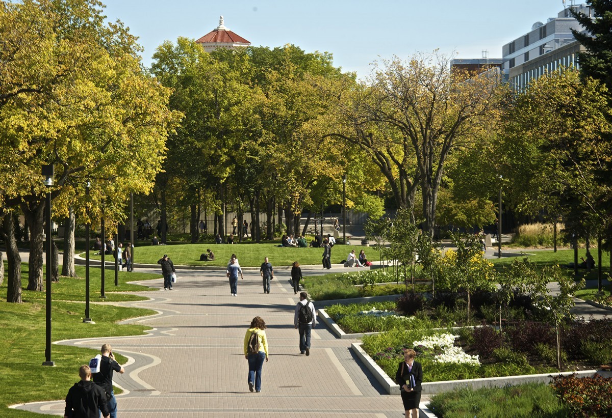 Summer campus-pedway