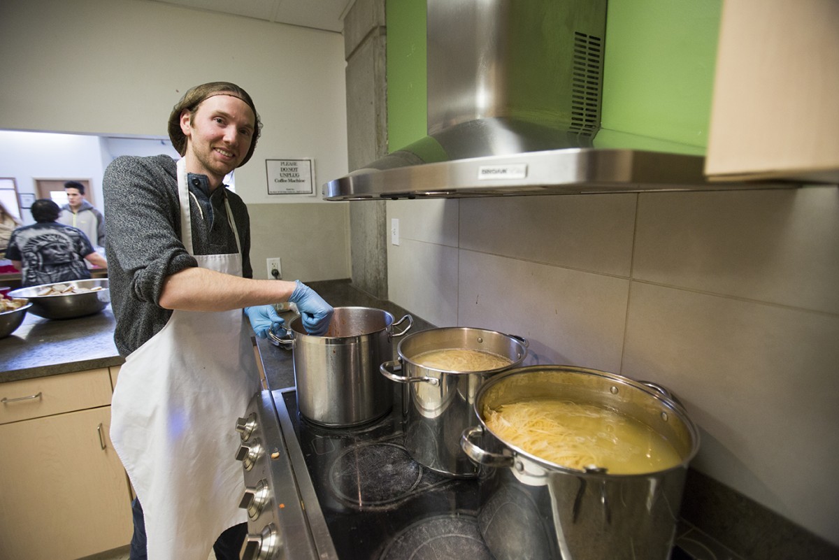 Darby Cumming volunteering at the Ma Mawi Wi ChiItata Centre during his service learning experience.