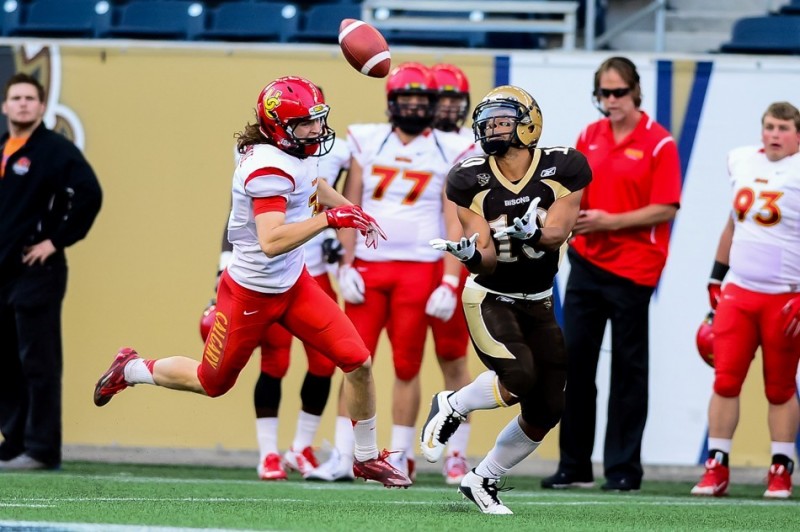 University of Manitoba Bisons split against UBC Thunderbirds in