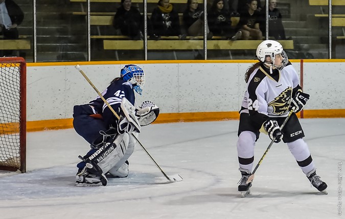 Bison Women's Hockey. Photo by Tara Miller.