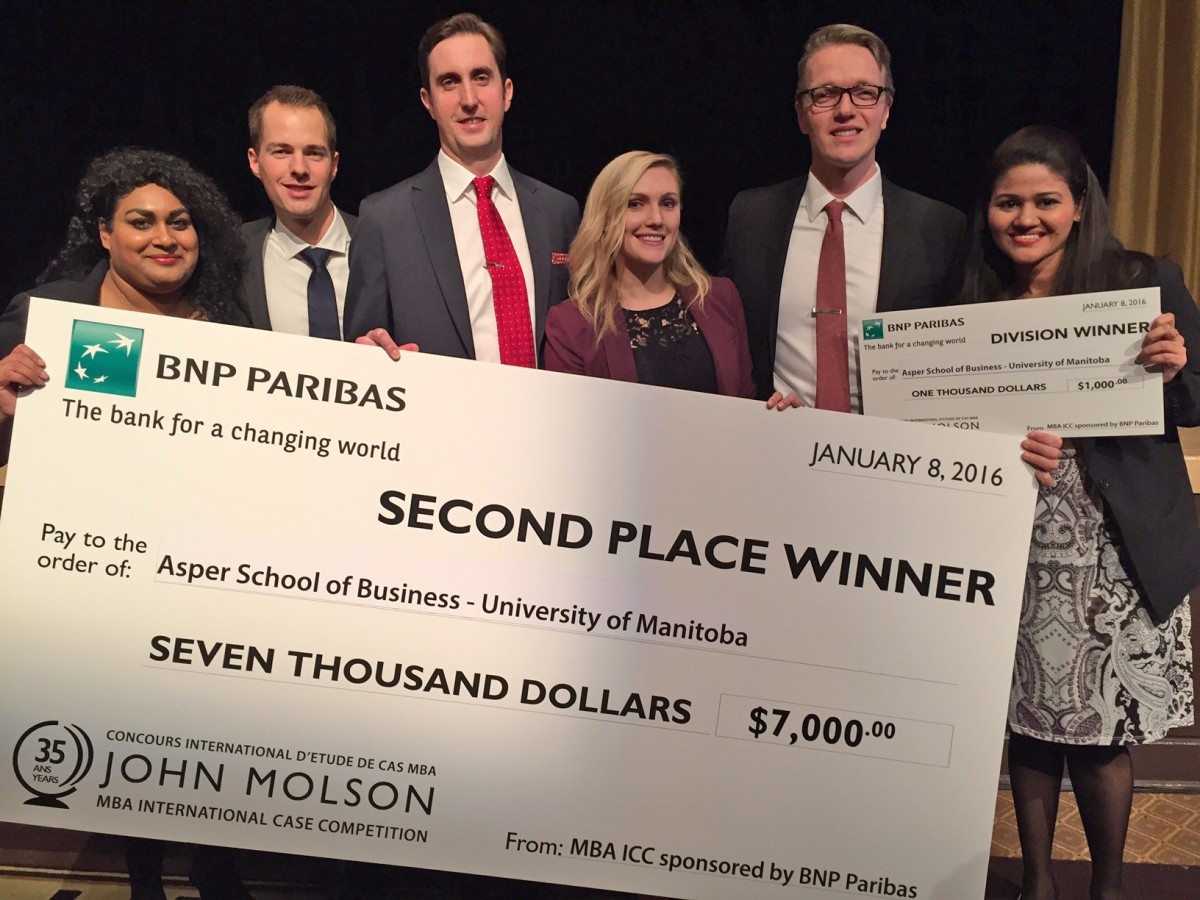 Asper MBA case competition team accepts cheque at Molson International MBA Case Competition