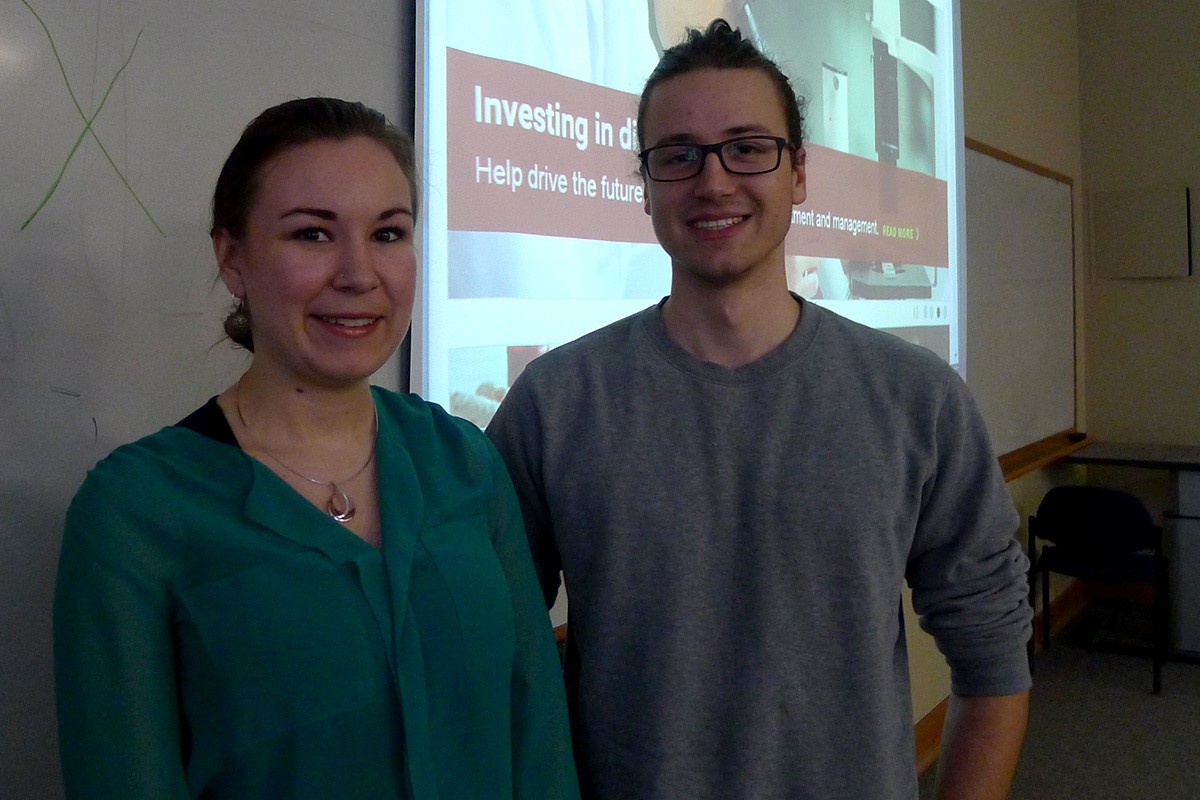 Laryssa Sawchuk from the Canadian Diabetes Association (left) and Gavin Pinniger, whose essay won the social psychology essay contest.