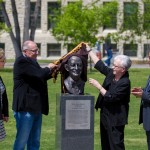 (L-R) Drs. Joanne Keselman, Brian Postl, Juliette Cooper and Digvir Jayas unveil the commemorative bust of Dr. Chown on May 20.