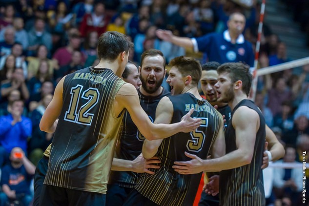 UNIVERSITY OF MANITOBA BISON MEN'S VOLLEYBALL TEAM // PHOTO BY TARA MILLER