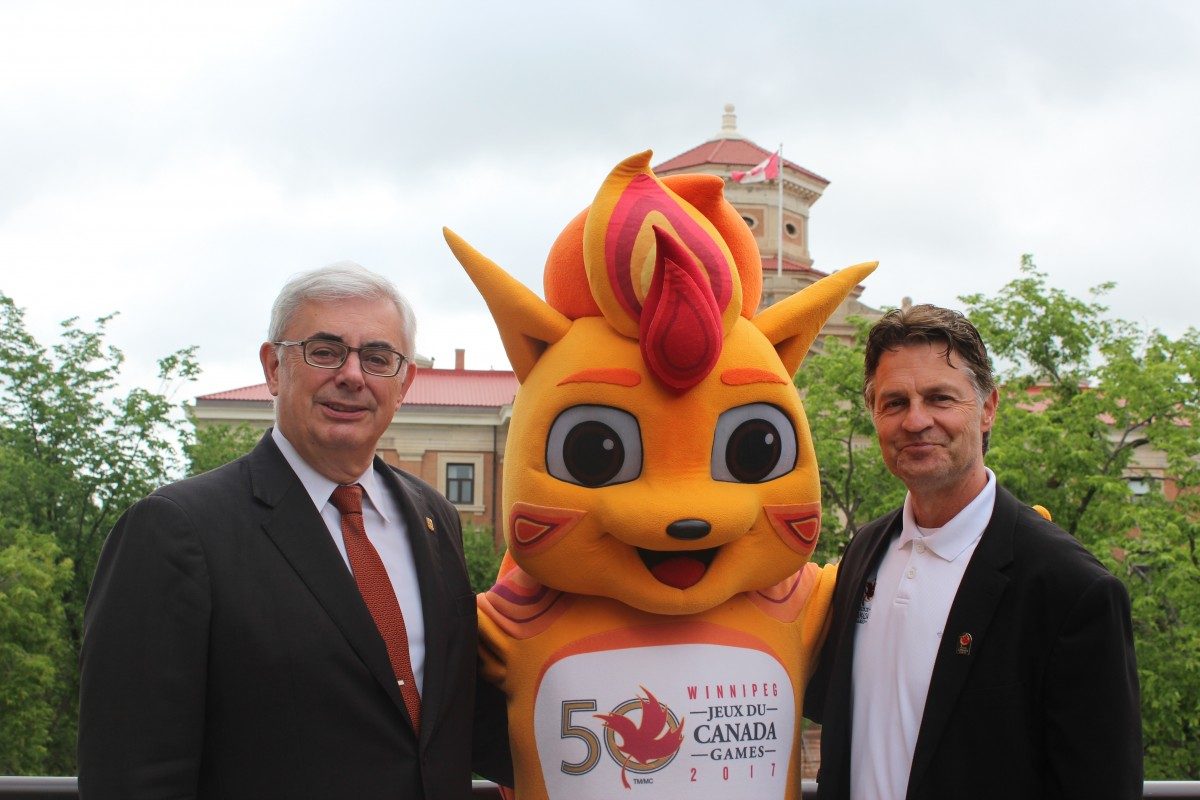 Left to right: University of Manitoba president and vice-chancellor Dr. David Barnard, 2017 Canada Summer Games mascot Niibin, Jeff Hnatiuk, president and CEO of the 2017 Canada Summer Games