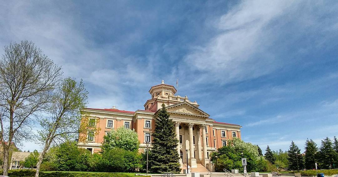 Beautiful summertime shot of the Admin Building, taken for Instagram by @s.faarisphotos