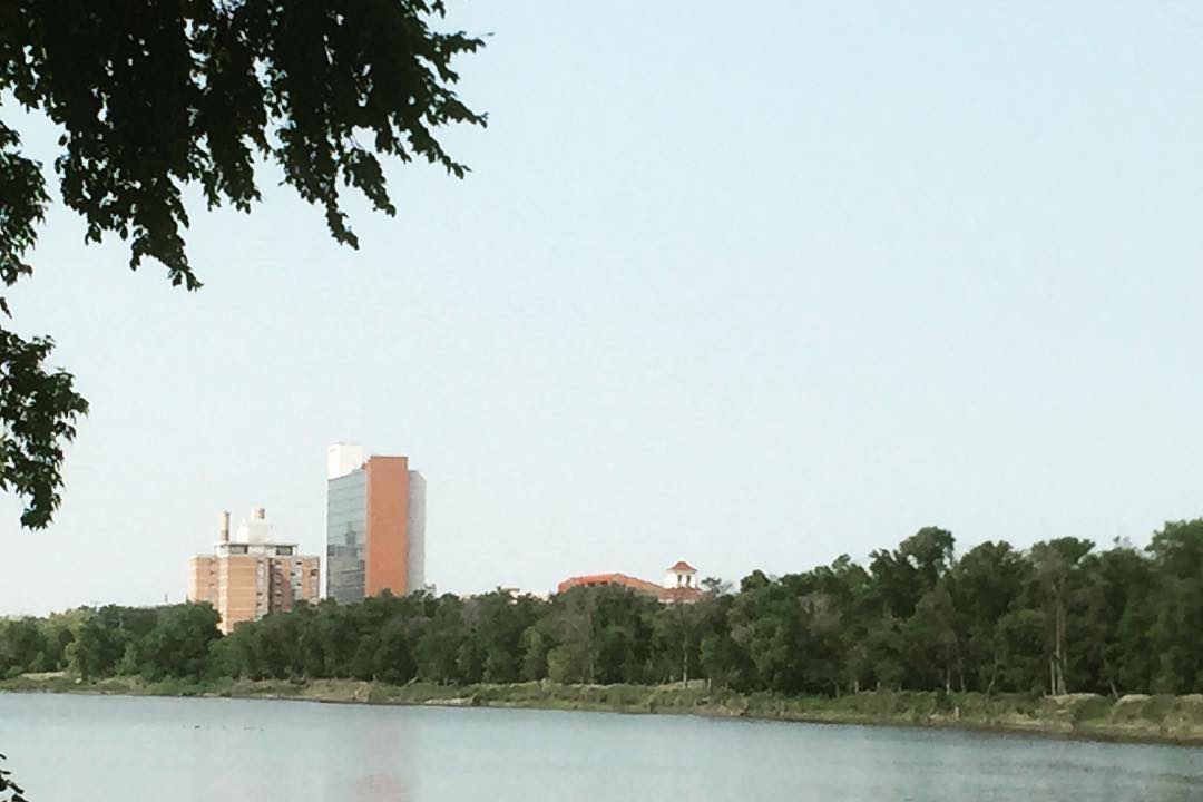 A beautiful view of the University of Manitoba from across the Red River, taken by @mariakostina2402