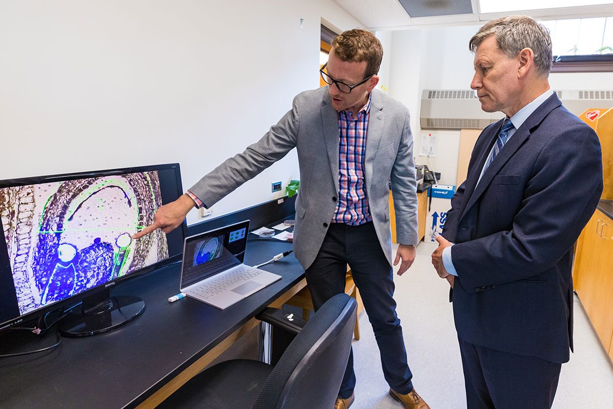 (L-R) Dr. Mark Belmonte from Biological Sciences and Terry Duguid, Member of Parliament for Winnipeg South.