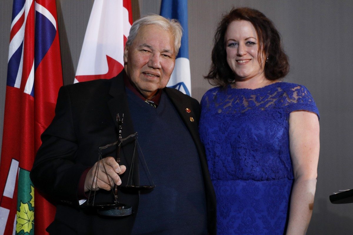 Senator Murray Sinclair being presented with the CBA 2018 President's Award by Kerry Simmons