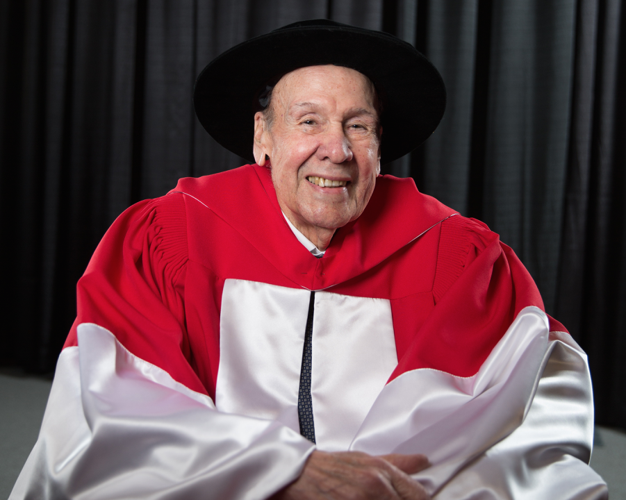 The Honourable Douglas Everett [LLB/51, LLD/17], who received an honorary degree from the U of M in 2017