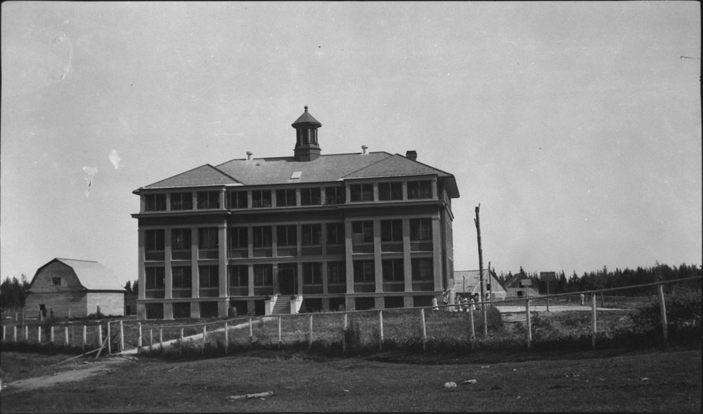 The Norway House Indian Residential School, Norway House, Manitoba, circa 1920-1930. // Image from Library and Archives Canada