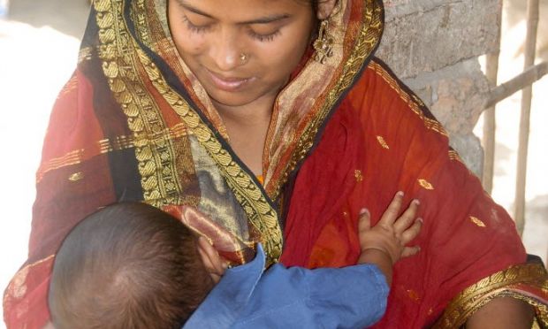 breastfeeding woman in Bangladesh