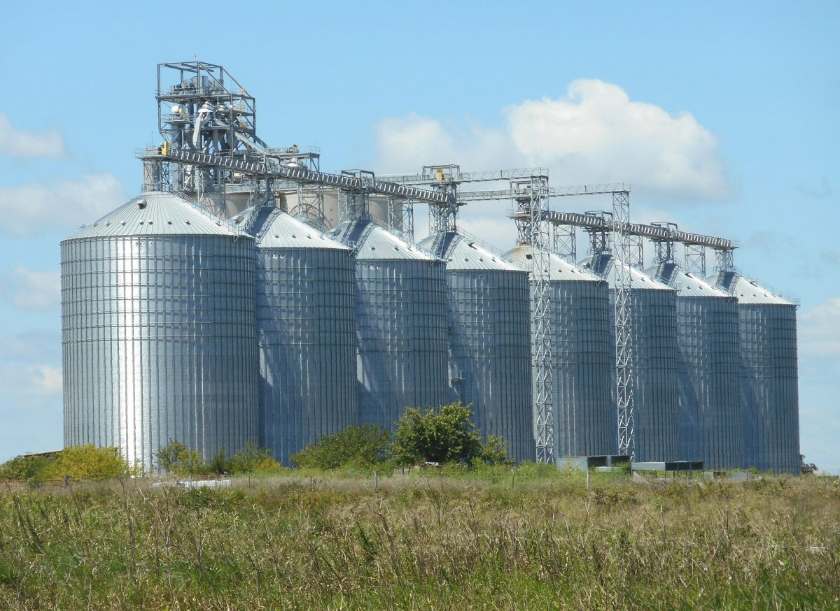 Grain bin silos image from Pixabay.