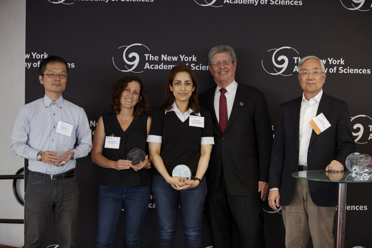 The research team descibed in the article receiving a trophy for best presentation at a ceremony in New York.