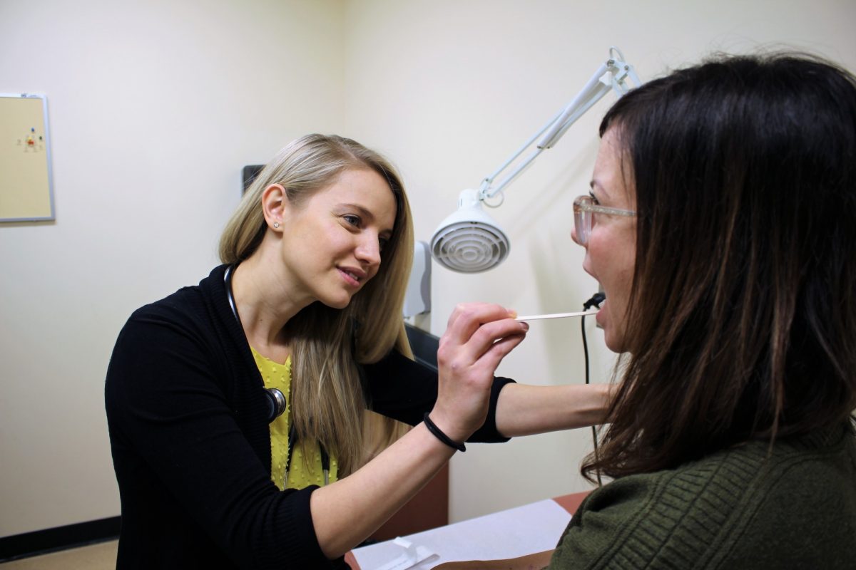 Nurse practitioner student doing an exam