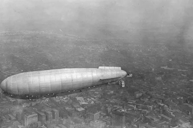  The Italian airship Roma flying over Norfolk, Va., in 1921.// National Archives, Creative Commons