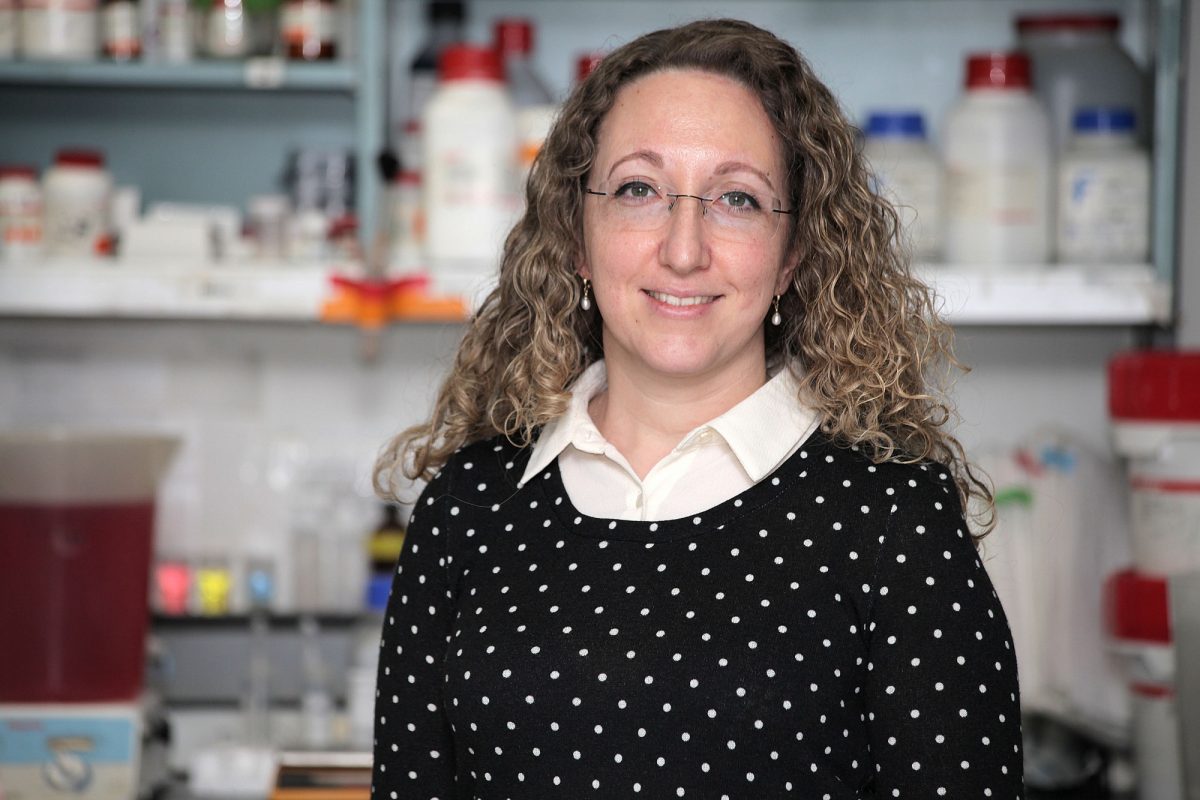 UM postdoctoral fellow Dr. Inna Rabinovich-Nikitin, whose research is based at the Institute of Cardiovascular Sciences at the St. Boniface Albrechtsen Research Centre, is pictured in a lab there.