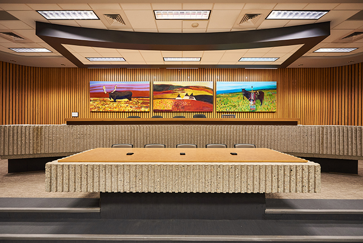 Robson Hall moot courtroom art by Dakota/Ojibway artist Linus Woods.