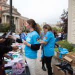 Orientation volunteers help new students on Welcome Day 2019. File photo from before the COVID-19 pandemic.