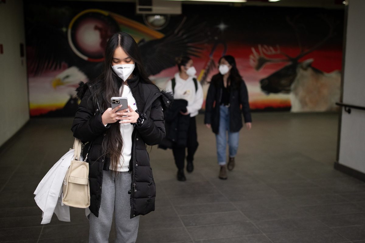 Students in masks walking in the tunnels \\ Photo by Mike Latschislaw