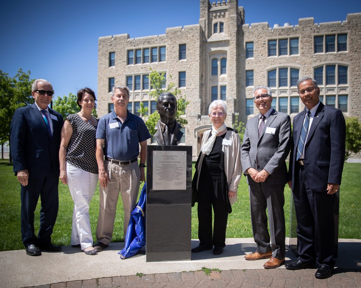 (l-r) Dr. Albert Friesen, Susan Bowman, Dr. Tom Bowman, Dr. Juliette Cooper, Dr. Michael Benarroch, and Dr. Digvir Jayas