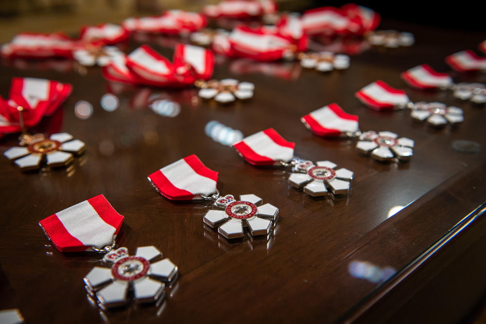 Her Excellency the Right Honourable Mary Simon, Governor General of Canada, invests 10 Officers (O.C.) and 13 Members (C.M.). into the Order of Canada during a ceremony at Rideau Hall on 6 May 2022. The Order of Canada is one of our country’s highest honours. Appointments are made for sustained achievement at three levels: Companion, Officer and Member. Officers and Members may be elevated within the Order in recognition of further achievements, based on continued exceptional or extraordinary service to Canada. Credit/Mention de source: Sgt Mathieu St-Amour, Rideau Hall, OSGG-BSGG Ottawa, Ontario, Canada