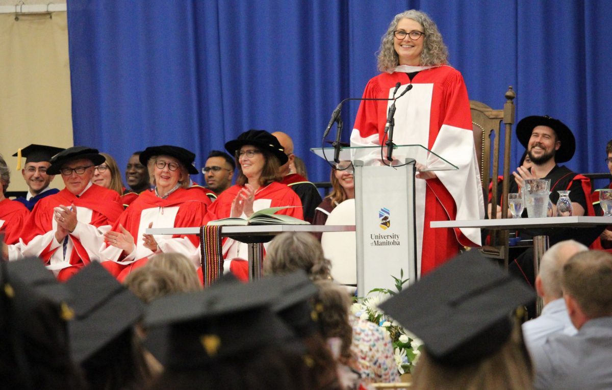 Jen Gunter stands at a podium addressing graduates at convocation.