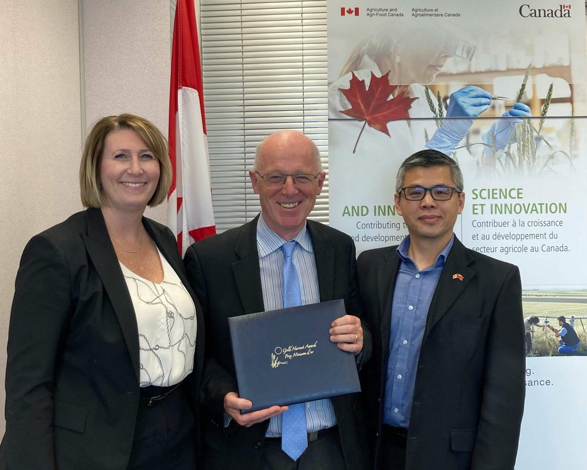 L to R: Tammy Abel, Agriculture and Agri-Food Canada, Dr. Martin Scanlon, University of Manitoba, and Eric Liu, Agriculture and Agri-Food Canada