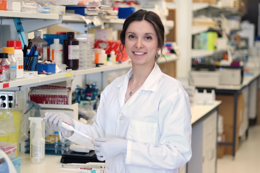 Graduate student Diana Topolnitska in her lab.