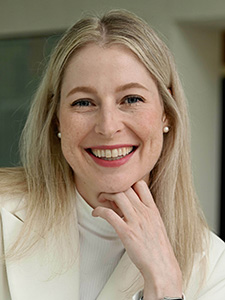 Portrait of Dr. Lindsey Woodrow