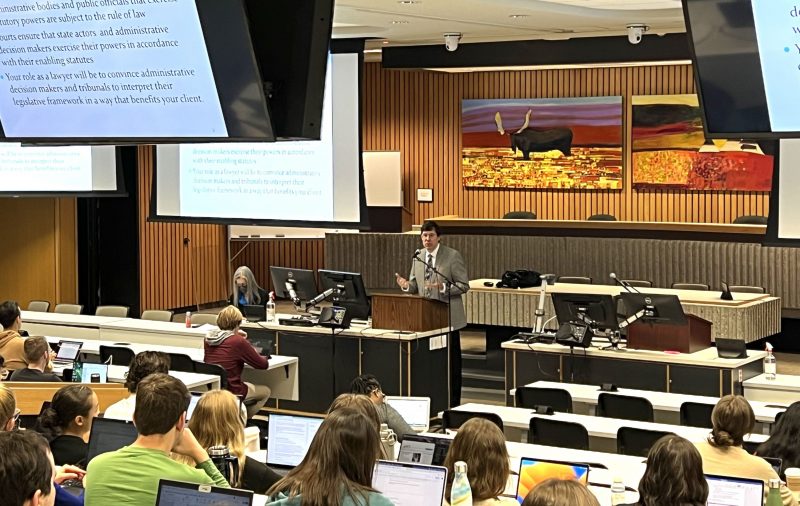 Federal Court of Appeal Justice Gerald Heckman guest lectures to all first-year law students enrolled in the Legal Methods course on Oct. 13, 2023.