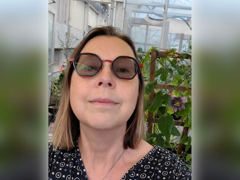 Self-photo of Carla Zelmer with plants in the background