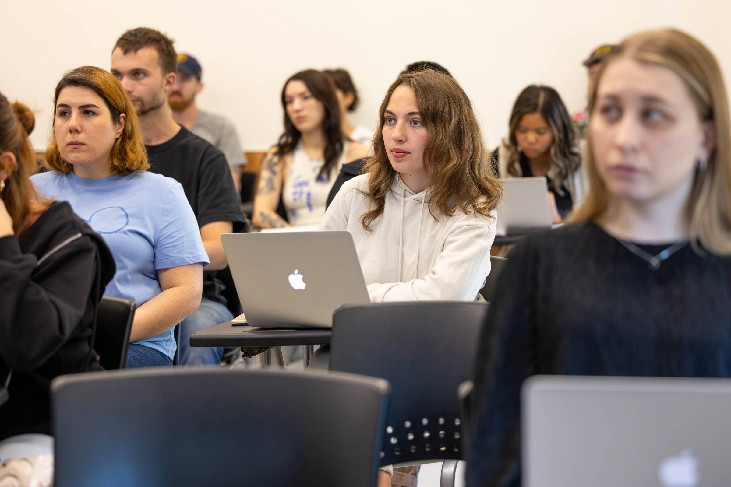 Students attend Supplemental Instruction session